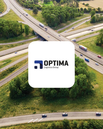 OPTIMA Logistics Group na drodze Aerialna droga z ciężarówką i logo OPTIMA Logistics Group