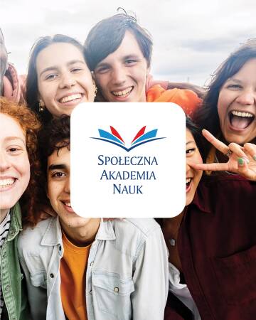 Społeczna Akademia Nauk Uczniowie z logo Społeczna Akademia Nauk na zdjęciu grupowym