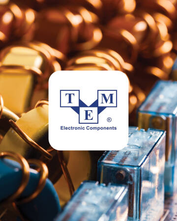Electronic Components TM E Logo Electronic Components na tle złącz i obwodów elektronicznych
